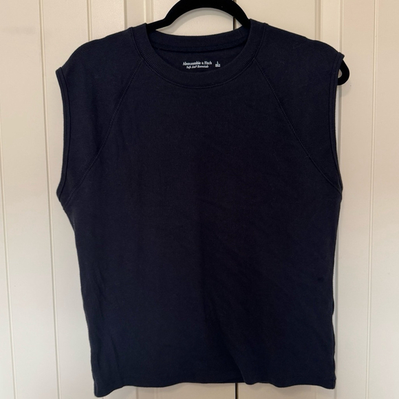 Abercrombie & Fitch Tops - Abercrombie and fitch tshirt